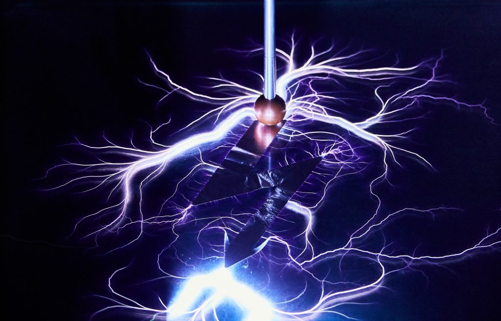 Sechs Trends für die Industrie der Zukunft 1 Die Industrie steht auch bei der Verbindungstechnik vor großen Herausforderungen, etwa um DC-Netze in die Fabriken zu tragen.