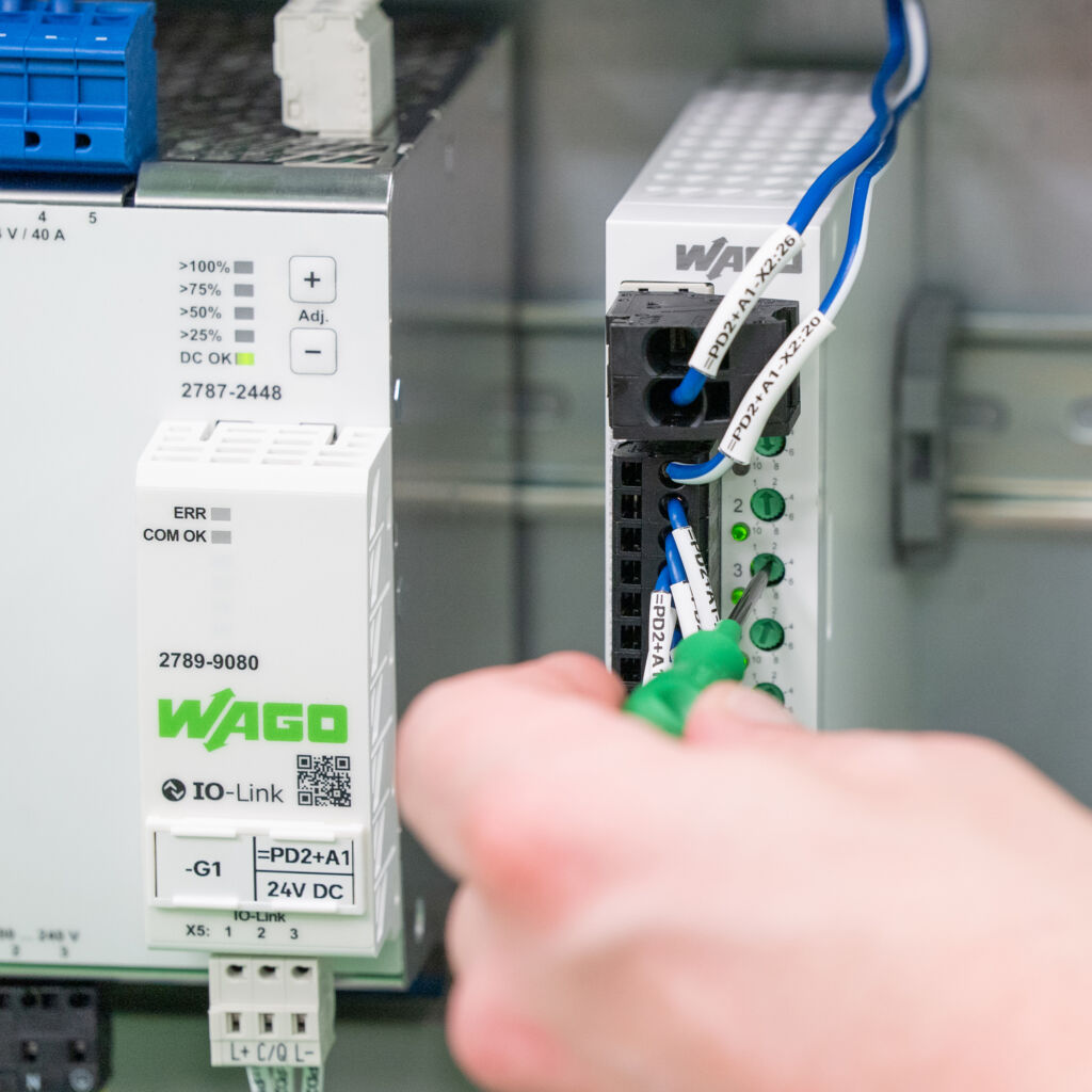  Komfortabel: &Uuml;ber die Drehregler lassen sich f&uuml;r jeden Kanal einfach und intuitiv die Nennstr&ouml;me einstellen und zu jeder Zeit ablesen.