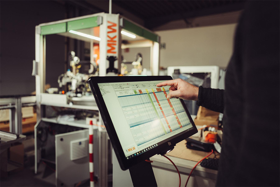 Wertschöpfung mit dem Faktor Mensch 2 Terminals als digitale
Zugriffskontrolle direkt an den Produktionsanlagen