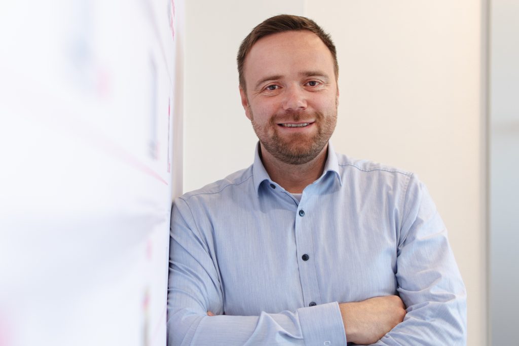 Welche Strategien gibt es zur Zwischenkreisnutzung? 7 Da wir rein technisch von DC überzeugt sind, richten
wir unsere Produkte
bereits jetzt schon immer mehr
danach aus.
Timo Geisler,
KEB Automation