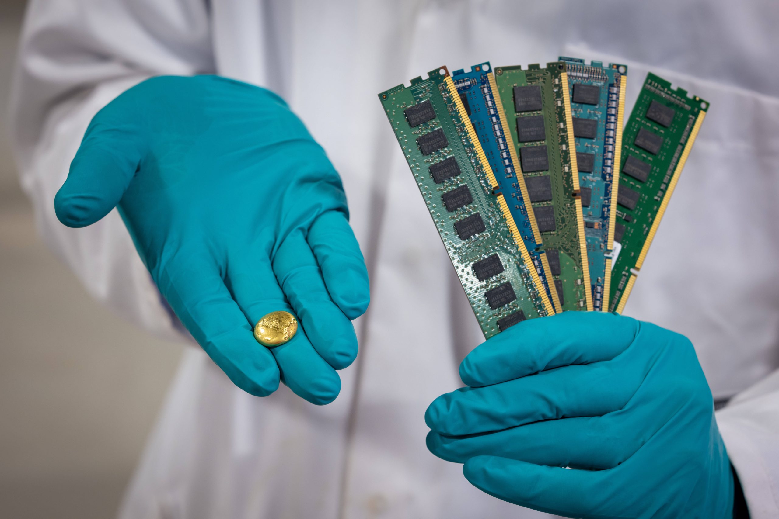 Macht Gold aus Leiterplattenabfällen 4 Macht Gold
aus Leiterplattenabfällen