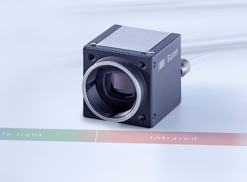 Unsichtbares inspizieren 1 Die neuen Baumer SWIR Kameras lösen Inspektionsaufgaben im infraroten Wellenlängenbereich mit bisher unerreichter Präzision.