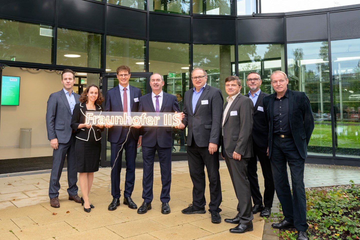 Fraunhofer IIS weiht neues Gebäude in Nürnberg ein