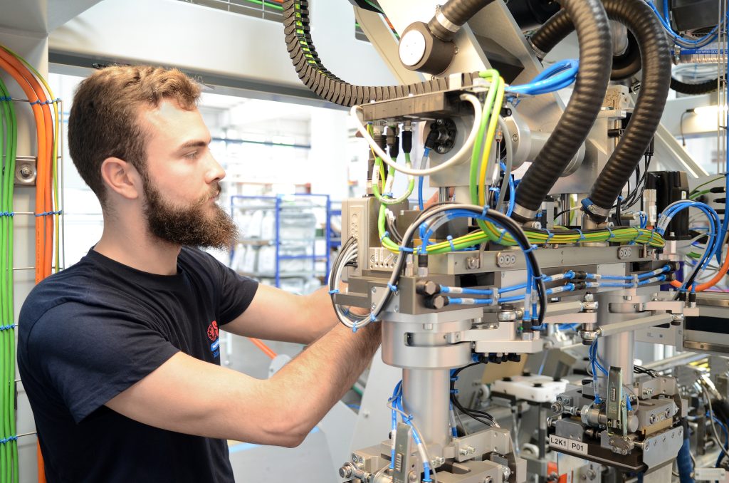 Mit KeMotion zu unkonvetionellen Kinematiken 1 Auf der Suche nach einer Motion-Plattform für unkonventionelle Kinematiken stieß Sacmi auf die Lösung KeMotion von Keba.