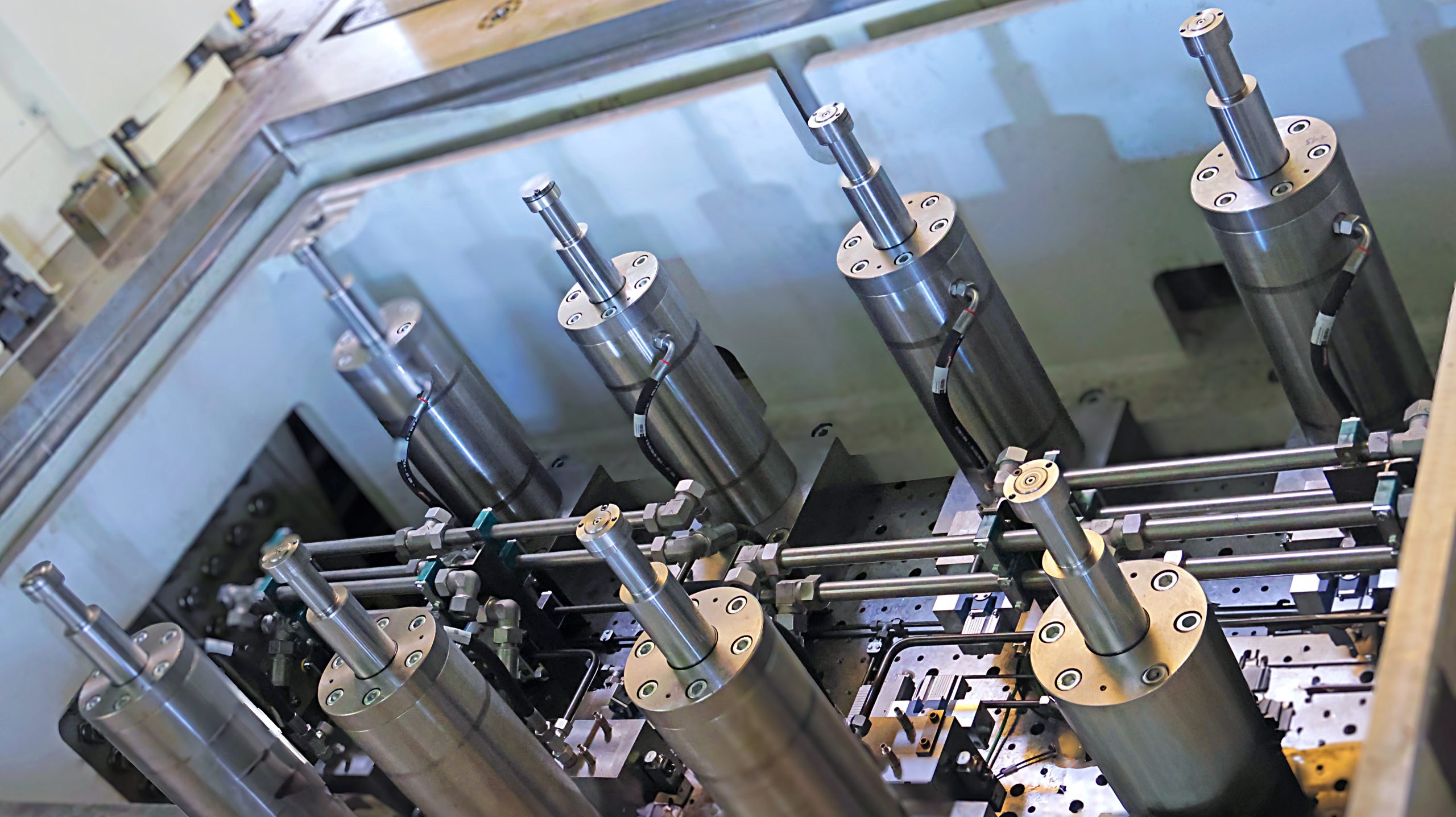 Modernisierung einer Großpresse 9 Modernisierung einer Großpresse