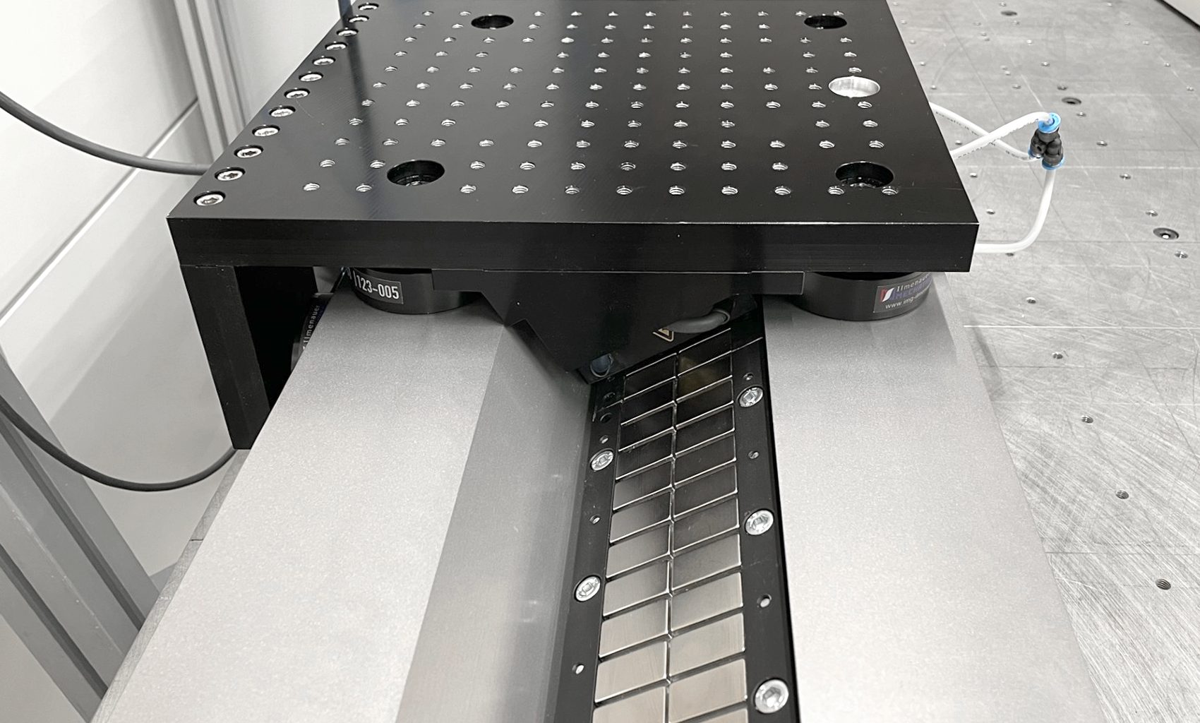 Einstiegsachse für hochpräzise Anwendungen 8 Einstiegsachse für hochpräzise Anwendungen