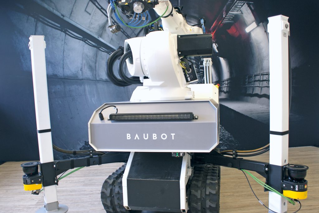 Roboter auf der Baustelle 2 Der Roboter Baubot ist mit zwei Sicherheitslaserscannern
microScan3 ausgestattet, die jeweils rund 270° absichern.