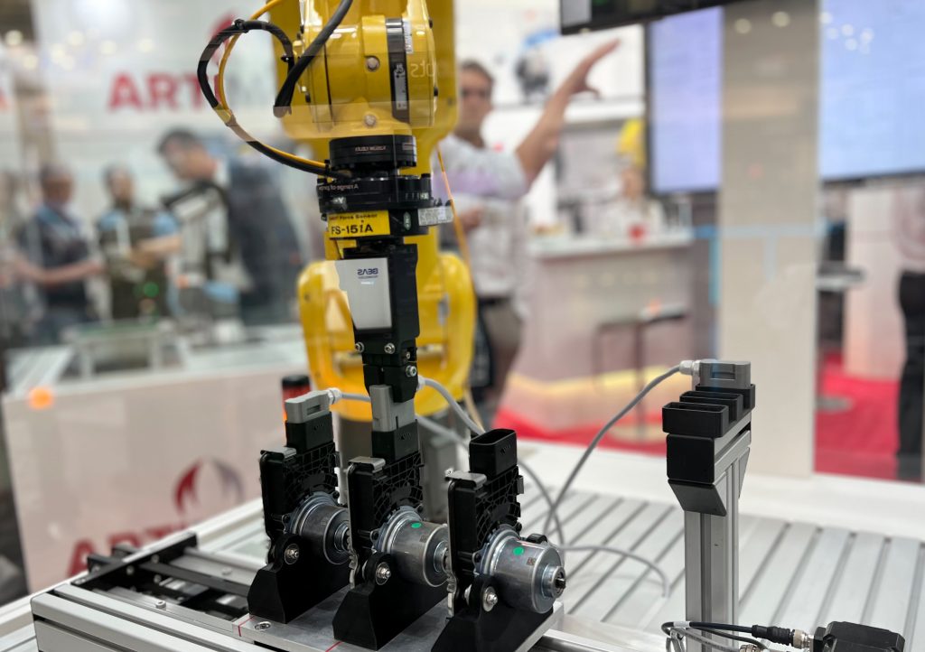 Antworten auf vier zentrale Trends 2 339514 Bild 4 Trends Sensoradaptives Fuegen von Steckern