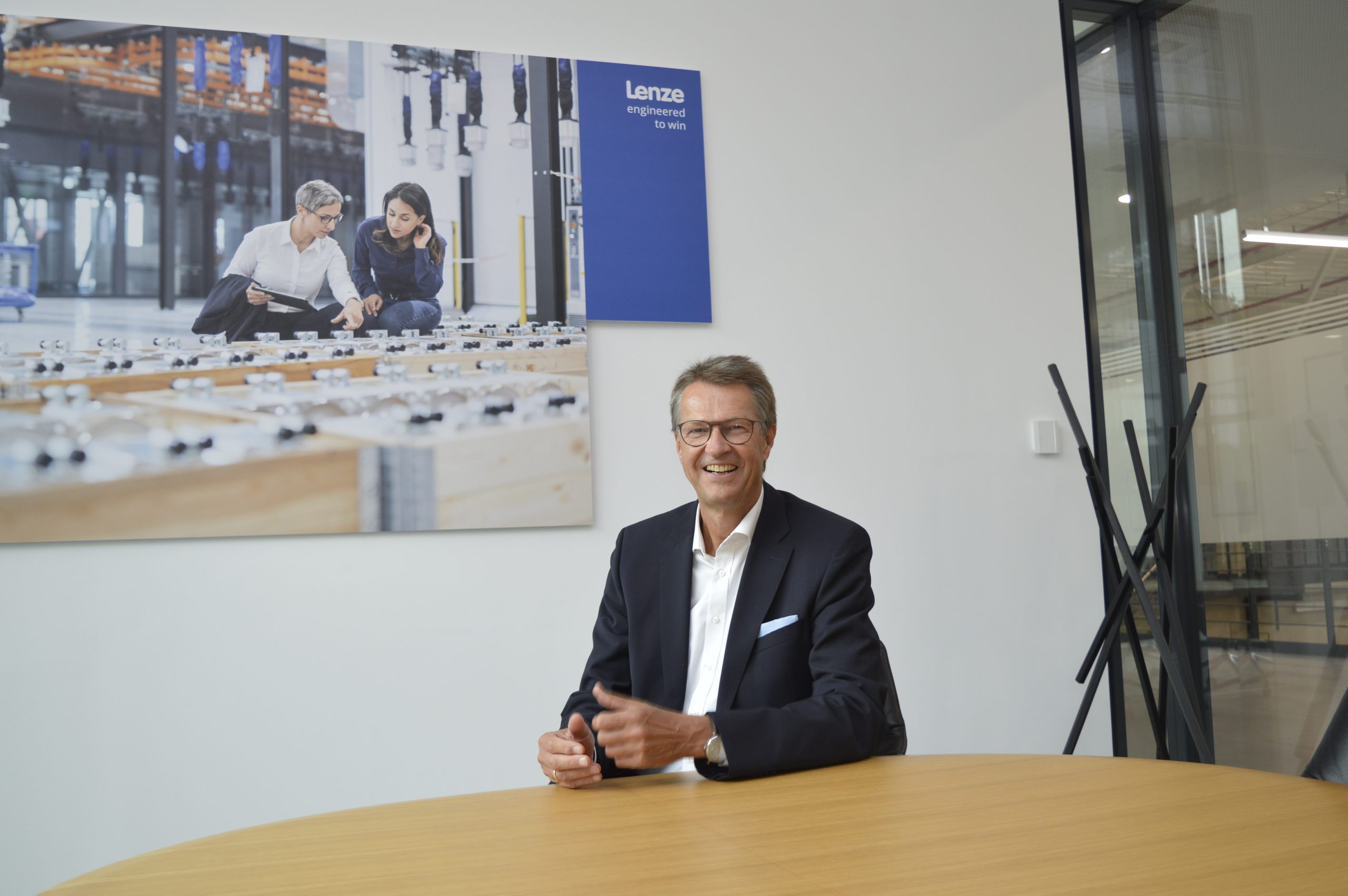 "Es kommt eine Dekade der Automation" 9 „Es kommt eine
Dekade der Automation“