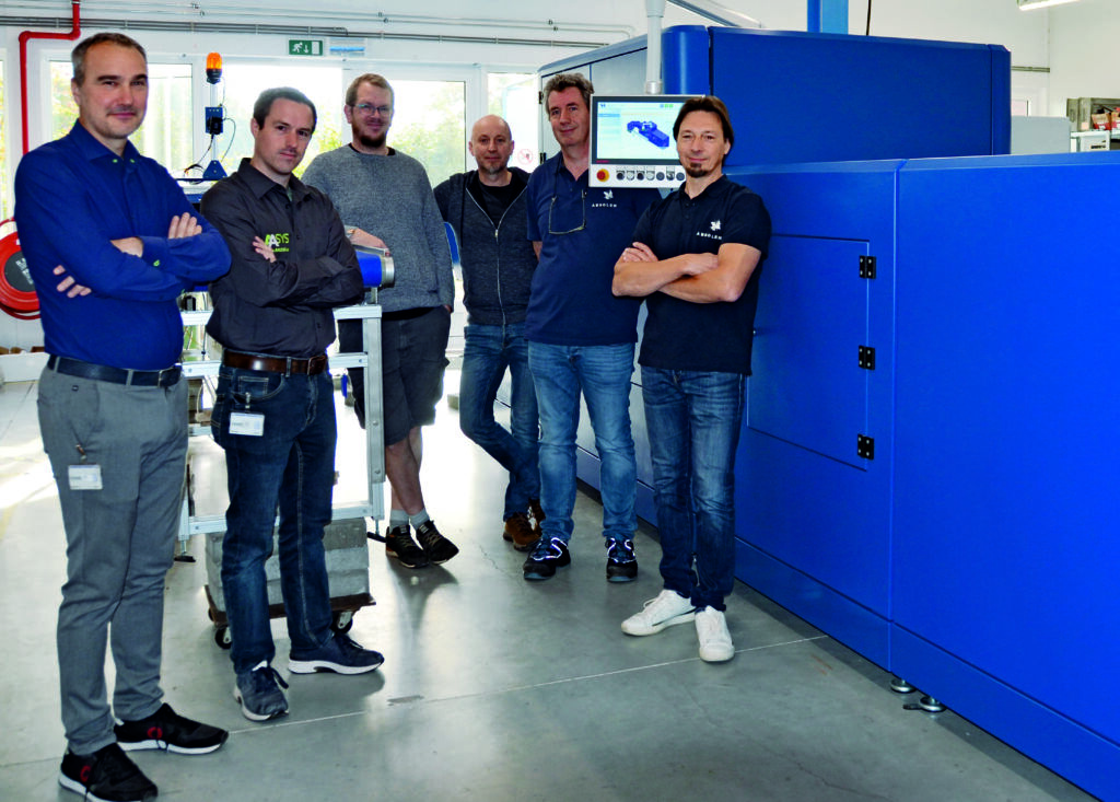 Kleine Klemme – großer Nutzen 3 Die Partner von
Absolem Engineering, Aasys und Beckhoff Belgien vor der
realisierten Anlage zur Wertstofftrennung