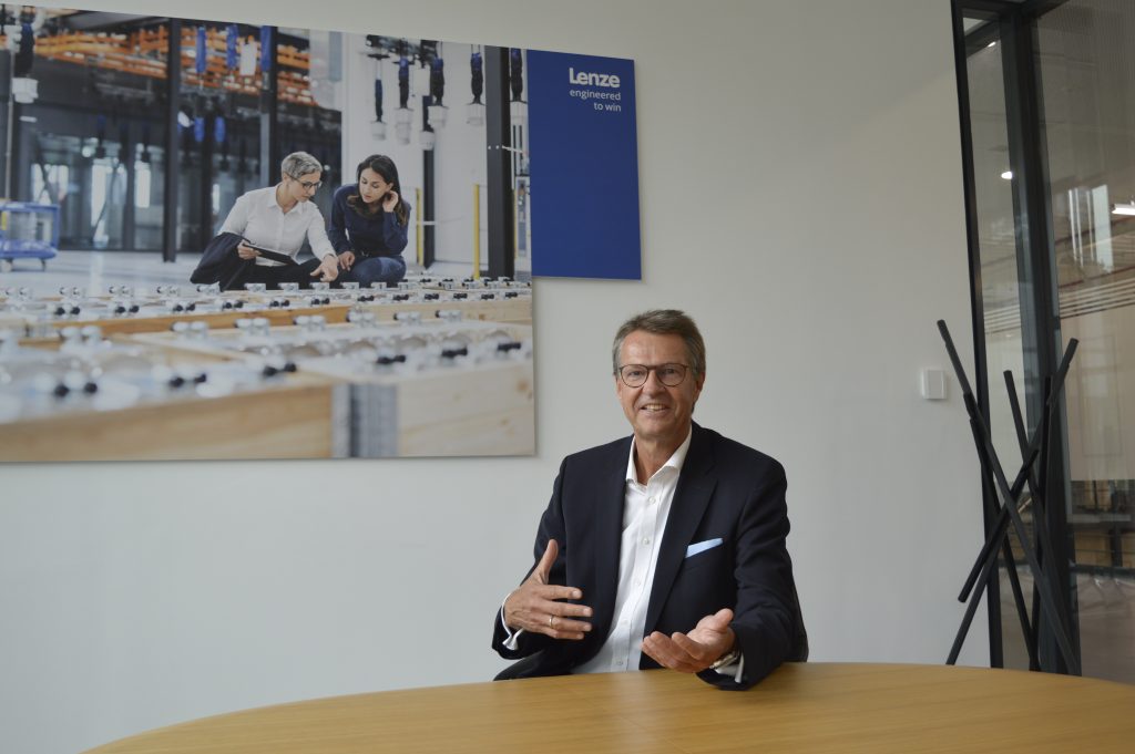 Zitat1: "Lenze legt bei seinem digitalen Angebot den Fokus auf drei Aspekte: einfache Anwendbarkeit, Wiederholbarkeit und Skalierbarkeit."
Christian Wendler, Lenze