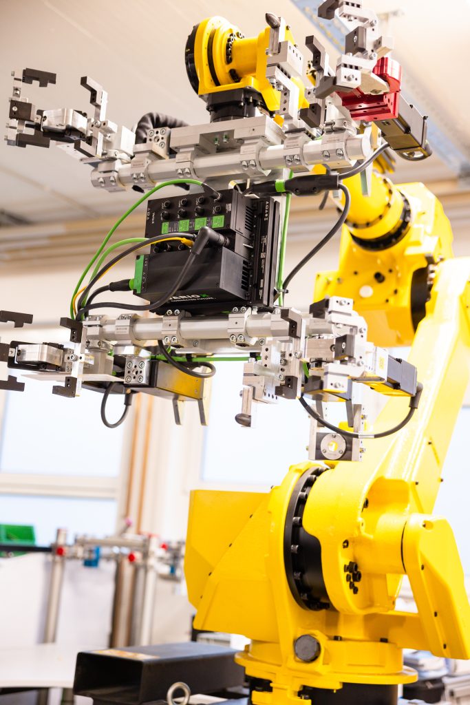 Dezentralisierung? Aber sicher! 1 Murrelektronik ist überzeugt - die Zukunft der Automatisierung ist nicht nur schaltschranklos, sondern auch druckluftlos.
Deshalb ist das Vario-X-System nicht nur konsequent dezentral, sondern auch rein elektrisch.