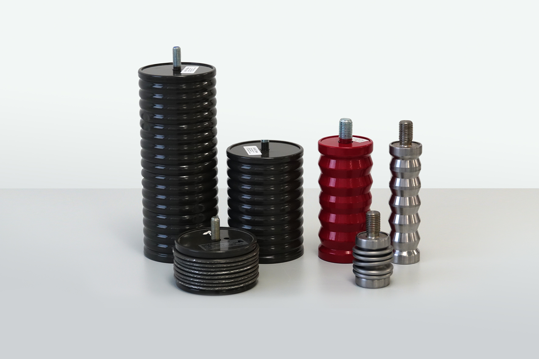 Prüfanlagen bei ACE für den Test von Stoßdämpfern und Sicherheitsdämpfern.