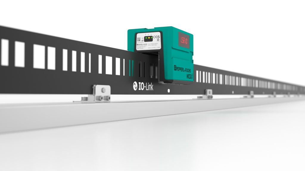Bewährte Sensorlösung jetzt auch mit IO-Link 1 Positioniersystem mit WCS3B-Lesekopf auf der Laminat-Codeschiene.