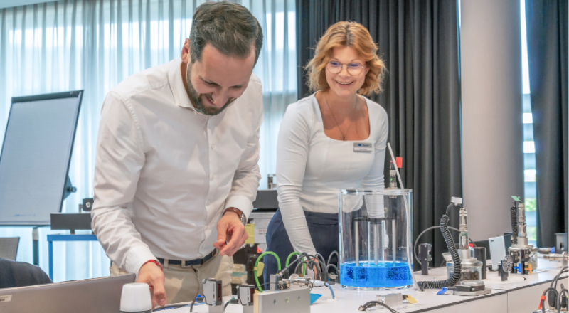 Sensoren parametrieren in Rekordzeit – mit IO-Link kein Problem! 9 Sensoren parametrieren in Rekordzeit – mit IO-Link kein Problem!