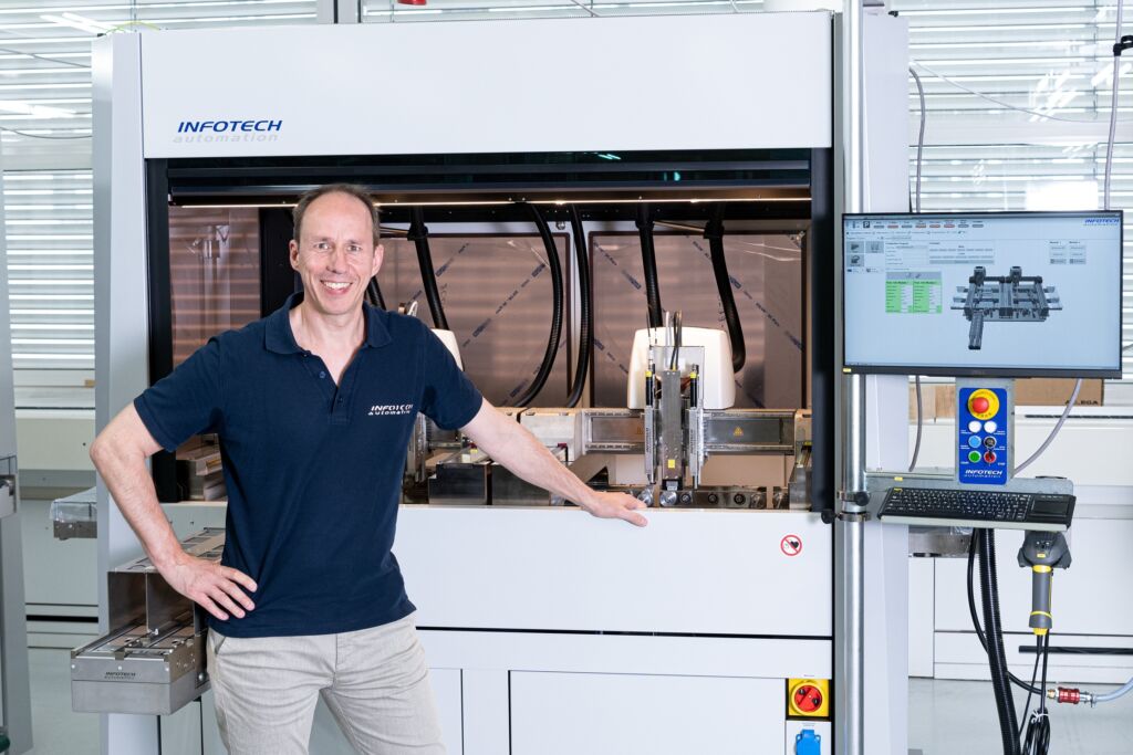 Digitale Services erleichtern die Arbeit 2 "Die Sensor CAD-Modelle von Baumer haben meine Arbeitsabläufe in der Konstruktion stark vereinfacht. Mit ihrer präzisen und
realistischen Darstellung des Erfassungsbereichs ermöglichen sie mir eine schnellere und effizientere Arbeit." Philippe Kohler,
Entwicklung Hardware, Infotech.