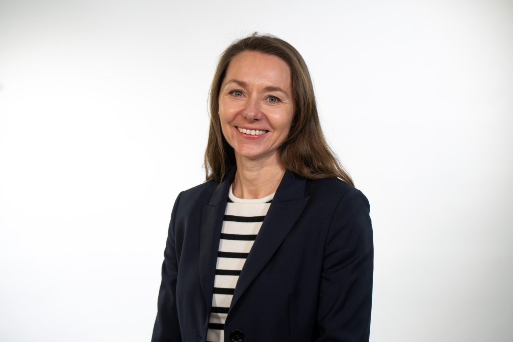 Harting besetzt Kommunikationsbereich neu 1 Frau Magdalena Okopska hat am 3. März 2025 die Verantwortung für den Bereich Corporate Communication & Branding übernommen.