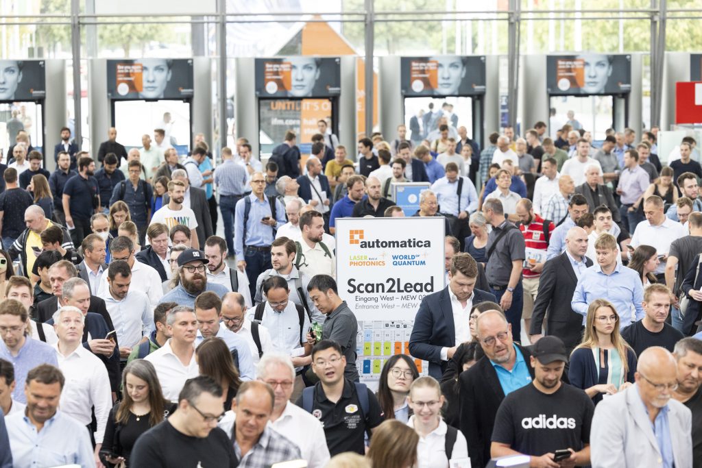 Wettbewerbsfähigkeit durch Robotik und Automation 1 Die Automatica 2025 findet vom 24. bis 27. Juni wie gewohnt auf dem Münchner Messegelände statt.