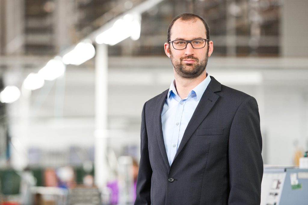 IP65 Sicherheitsrelais und sicheres Koppelrelais 3 Dr. Marco Zander: "Unsere Kunden suchen kosteneffiziente Lösungen für dezentrale Anwendungen, die ohne zentrale Schaltschränke auskommen."