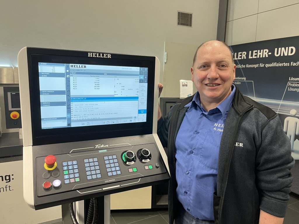 Neue Dimension der Ausbildung mit dem Tokn von Heller 4 In den 1990ern hat Achim Hammley als Azubi den Profitrainer gebaut - heute bildet er den Fachkräftenachwuchs mit dem Tokn aus.