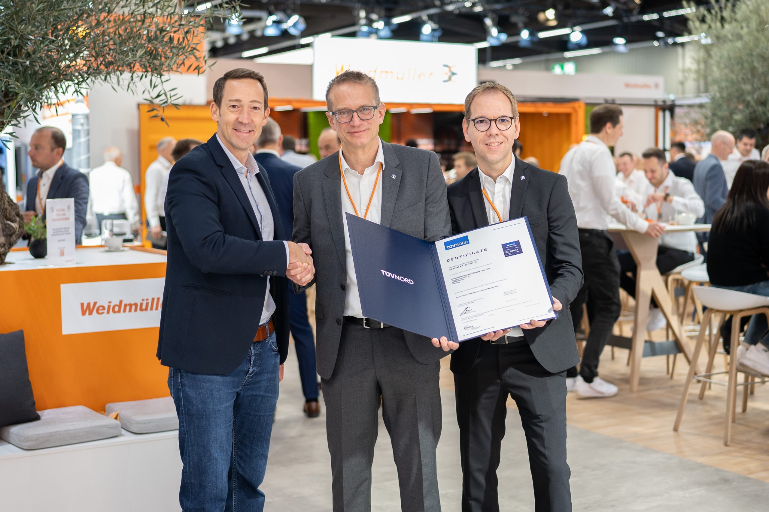 Industrielle IT-Sicherheit nach IEC 62443-4-1 3 Industrielle IT-Sicherheit nach IEC 62443-4-1