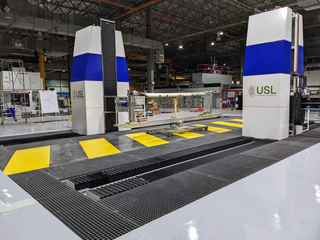 Präzision für die Luftfahrt 1 Ultrasonic Sciences Limited (USL) entwickelt automatisierte Maschinen zur gleichzeitigen Durchlicht- und Impuls-echoprüfung von Verbundwerkstoffteilen.