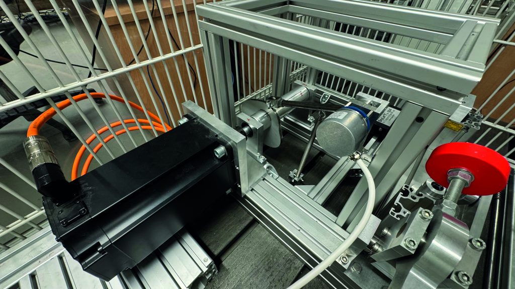 Knackpunkt: Eigenbewegung 2 Die Wissenschaftler gehen der Frage nach, wie Getriebe konstruiert sein müssen, um mittels ihrer Eigenbewegung besonders energieeffizient zu betreiben.