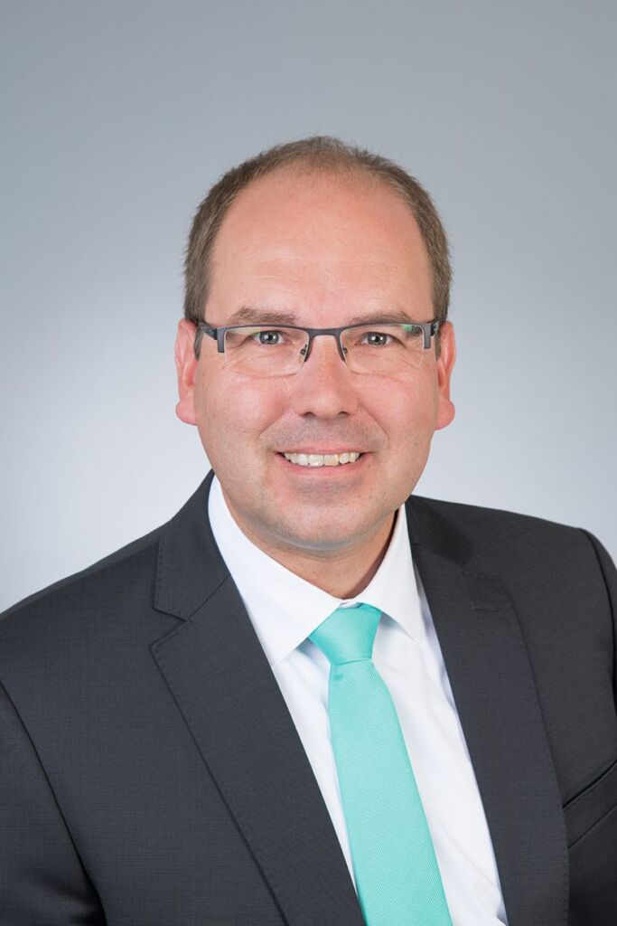 Unsere Produkte 
werden sukzessive um neue Security-Features erg&auml;nzt.
Carsten Bokholt, HelmholzUnsere Produkte 
werden sukzessive um neue Security-Features erg&auml;nzt.
Carsten Bokholt, Helmholz