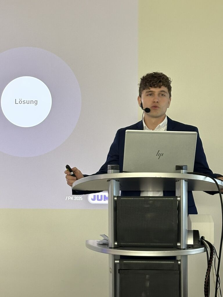 So bringt Jumo Struktur in die Automation 4 "Aus Komponenten wird ein System - mit Service eine Lösung." - Nico Müller