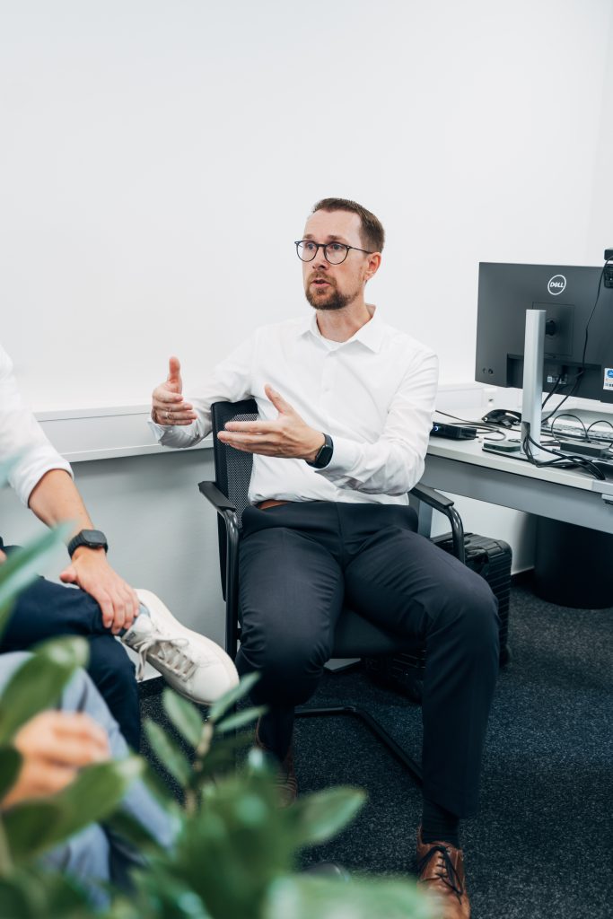 Mit Flexibilität und Fachwissen komplexe Automatisierungslösungen realisieren 4 Thomas Hilbig
"Mit Project Solutions wollen wir für unsere Kunden die zentrale Anlaufstelle für ganzheitliche Energie- und Prozessdatenlösungen zu werden."