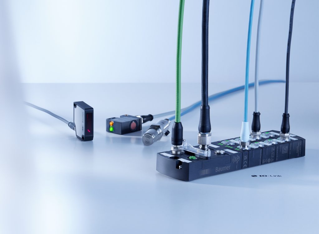 IO-Link legt den Turbo ein – so schnell und präzise wie nie 1 Auf das IO-Link Gesamtpaket kommt es an. Wenn das Zusammenspiel von Sensoren, leistungsstarken Mastern und einem herstellerunabhängigen Konfigurationstool stimmt, ist eine deutlich gesteigerte Maschinenperformance möglich.