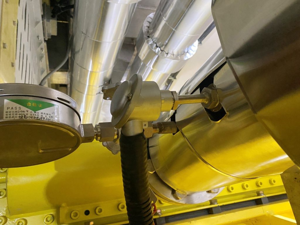 Sensoren und Messgeräte sichern Stromerzeugung aus Wasserkraft in China 1 Temperaturmessstellen mit
B-Kopf inklusive robuster EdelstahlEinschraubhülse.