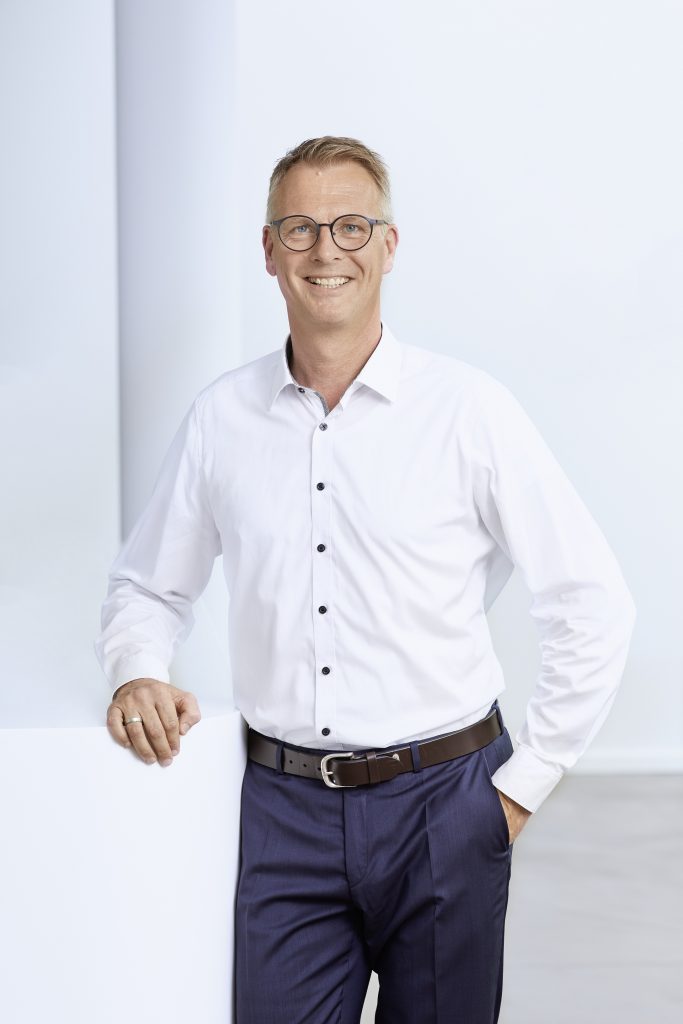 "Multitouch wird 
zunehmend auch 
f&uuml;r kleinere, 
kompakte Maschinen eingesetzt."

Roland van Mark, Beckhoff Automation