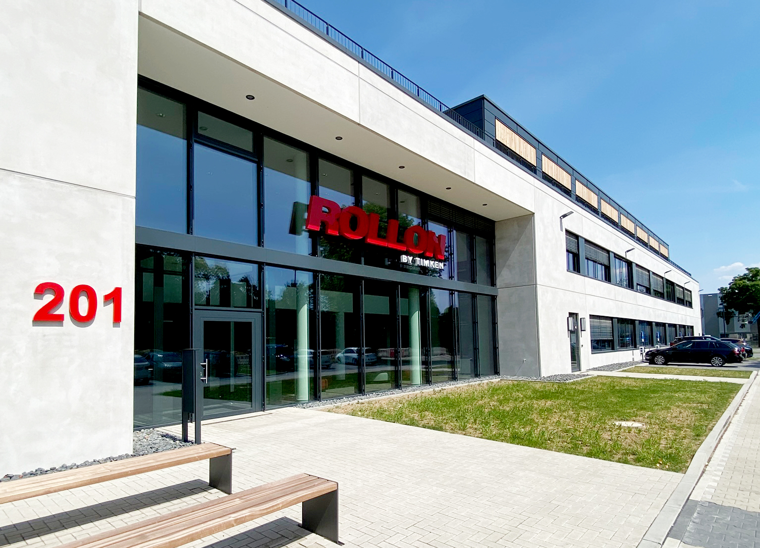 Zum Jubiläum neuer Standort in Düsseldorf