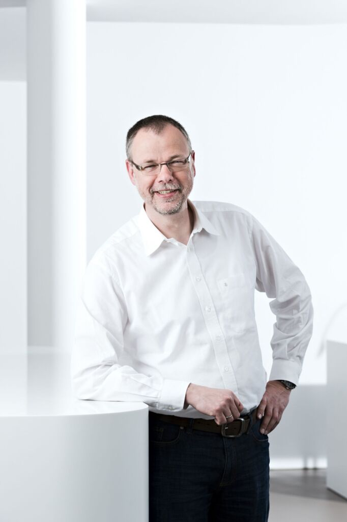 No-Code/Low-Code: Wo steht die Automatisierung? 3 "Low-Code bietet gerade in Instand-haltung und Wartung große Vorteile."
Dr. Josef Papenfort, Beckhoff Automation