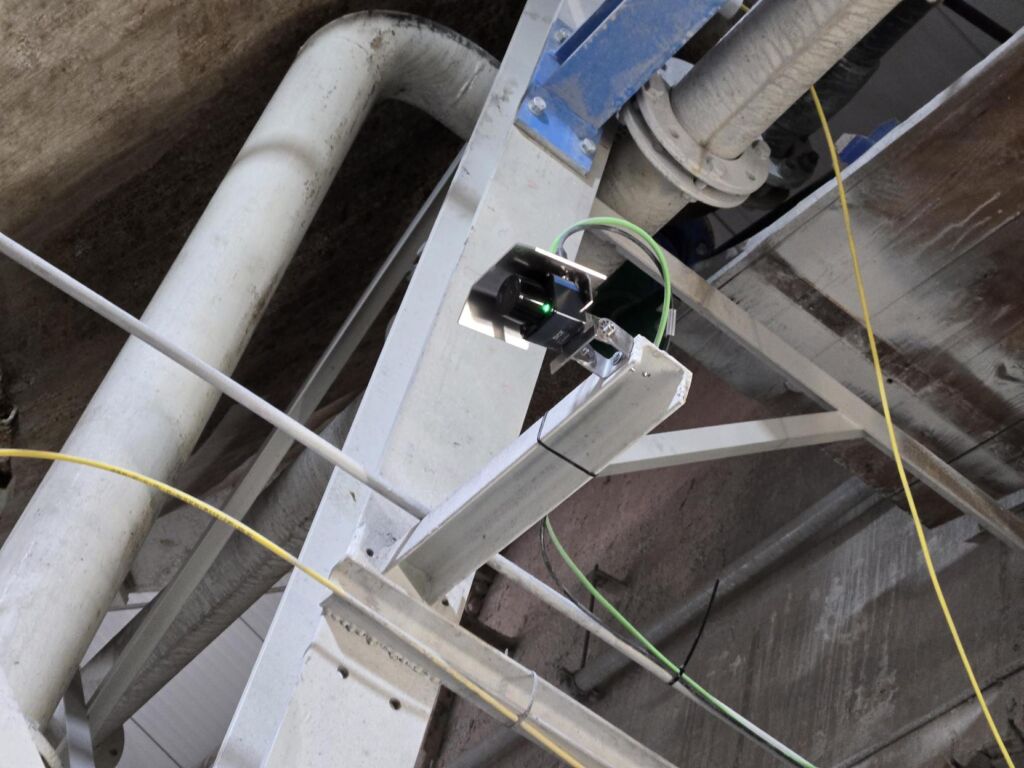 Materialstromüberwachung
entlang der gesamten Prozesskette 2 Owl Eye Lidar-Sensor über einem Förderband.