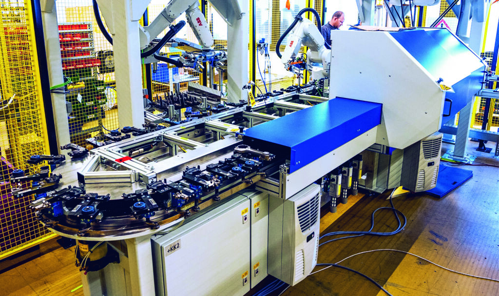 Präziser und dynamischer Materialtransport 1 Bei der Prüfung der Pleuelstangen hat Automation W+R mit XTS und flexiblen Bewegungsprofilen sowohl einfache als auch komplexe Abläufe
realisieren können.