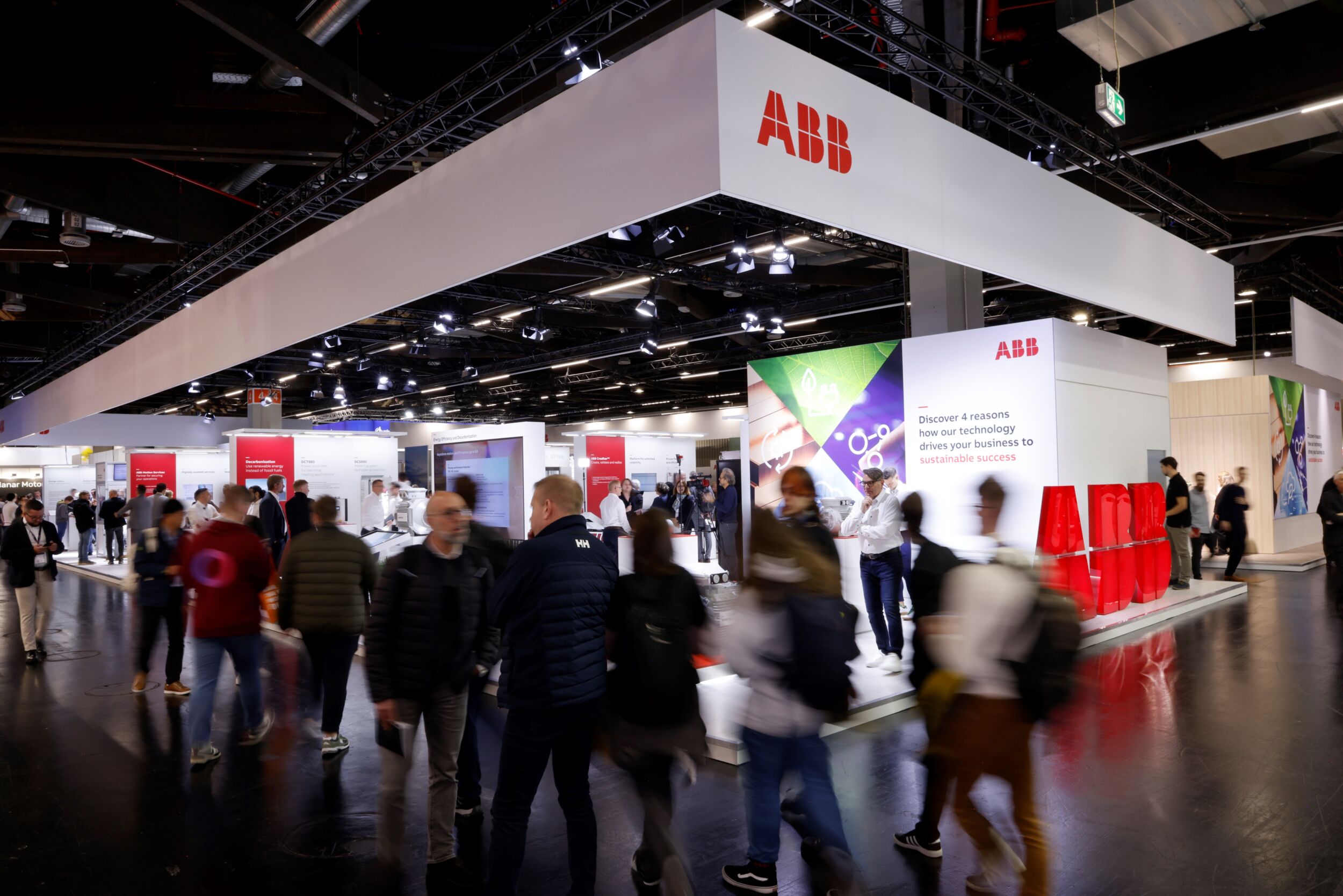 ABB-Besucher erleben praxisnahe Anwendungen