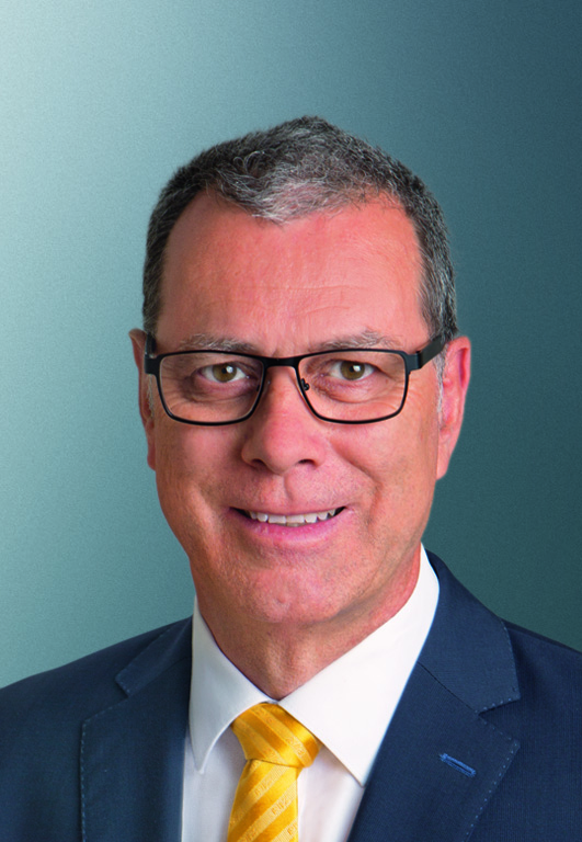 No-Code/Low-Code: Eine neue Ära im Engineering? 9 "Diese Technologien machen komplexe Automatisierung für eine breite
Anwendergruppe
zugänglich."
Andreas Volland,
Pilz