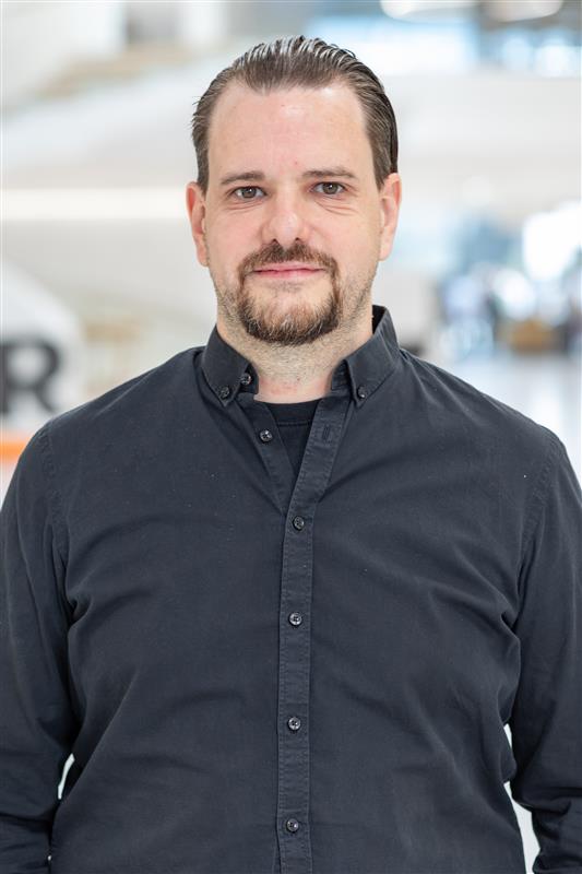 No-Code/Low-Code: Eine neue Ära im Engineering? 4 "Konfigurieren statt Programmieren
lässt Anwender schneller zum Ziel kommen."
Michael Werner,
B&R Industrie-Elektronik"Konfigurieren statt Programmieren
lässt Anwender schneller zum Ziel kommen."
Michael Werner,
B&R Industrie-Elektronik