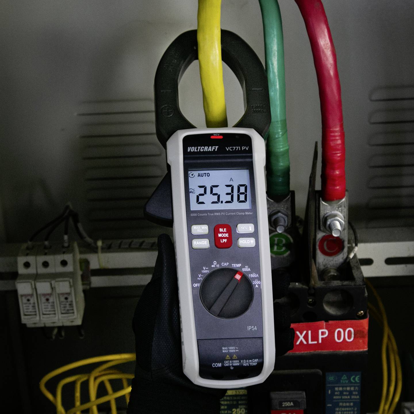 Voltcraft Stromzange feiert auf der SPS Premiere