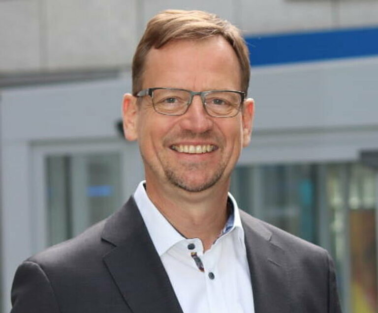 Software Defined Industry 2 "Wir kommen weg
vom Hardware-zentrierten Denken hin zur
Software Defined Industry."
Gunther Koschnick, ZVEI