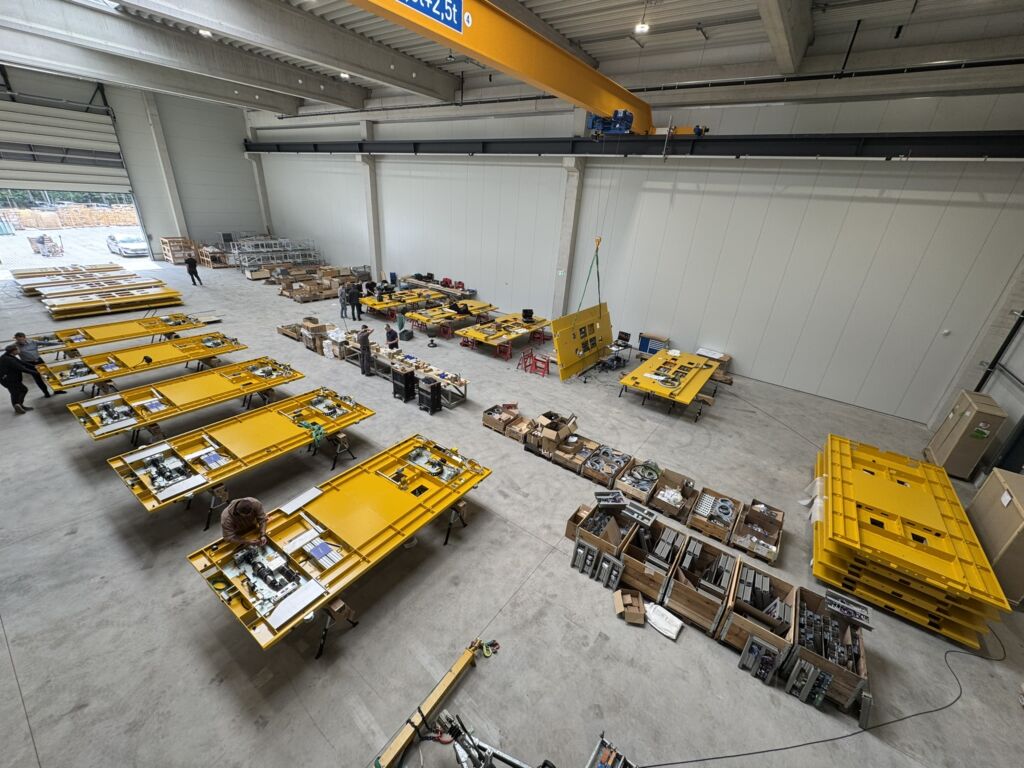 Losyco setzt auf industrielle 5G-Alternative mit latenzfreiem Roaming 5 Produktionslinie der
mobilen Plattformen/RGVs.