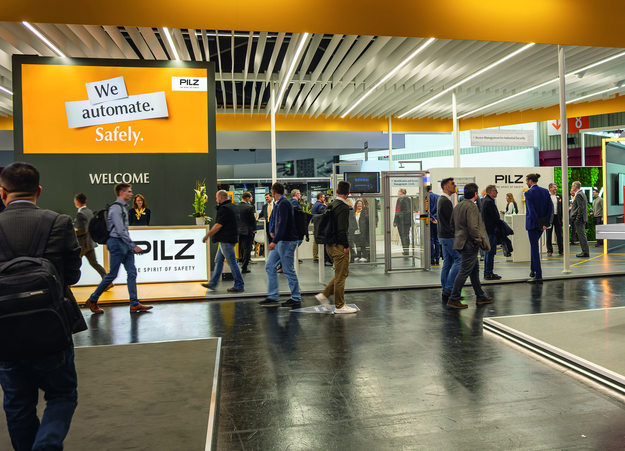 Pilz zeigt auf der Hannover Messe 2026, wie sich die Anforderungen an Industrial Security und Digitalisierung nach MVO über passende Lösungen in den Industriealltag integrieren lassen.