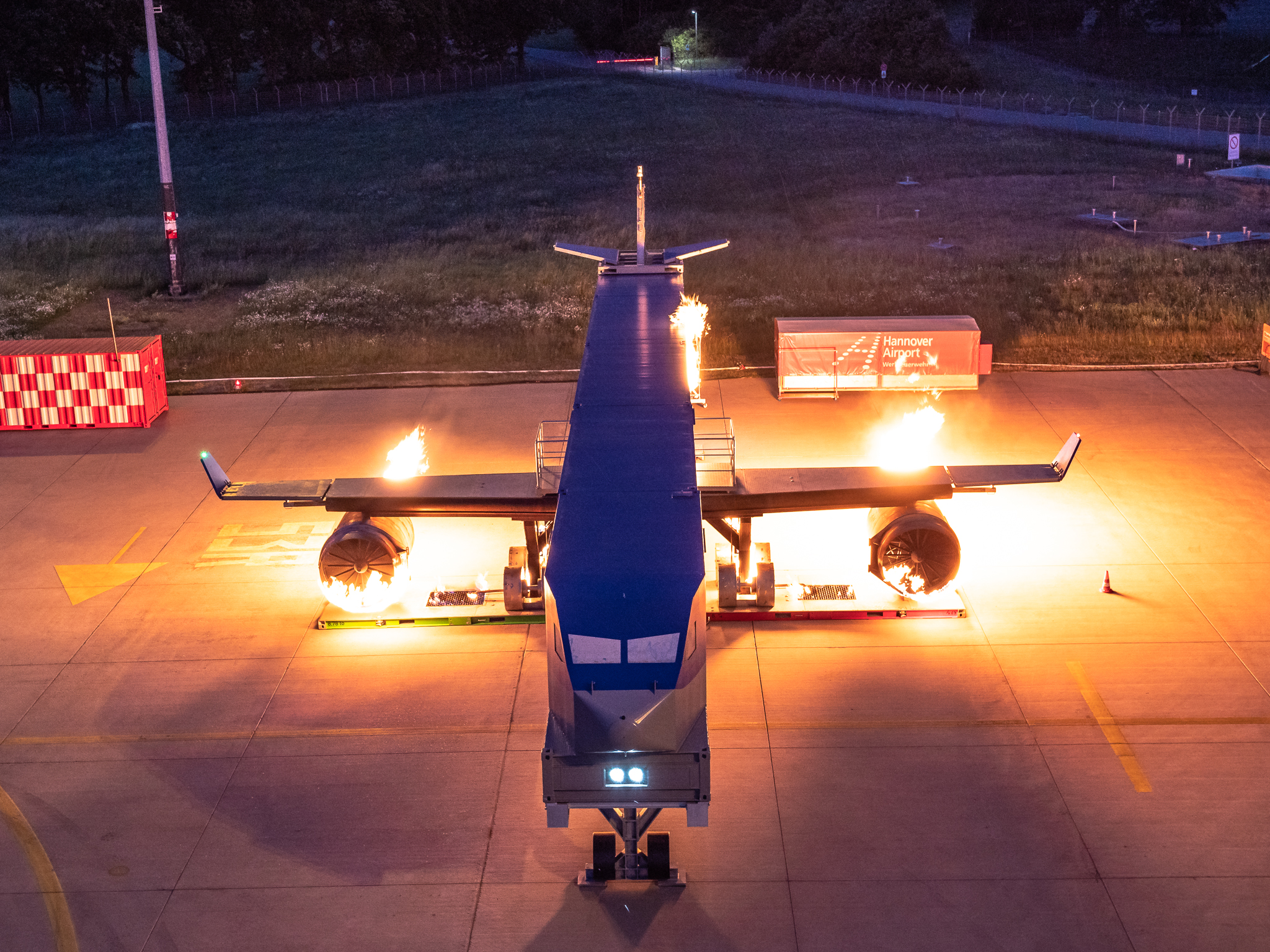 Realistische Feuerwehr-Simulation steigert Sicherheit am Flughafen