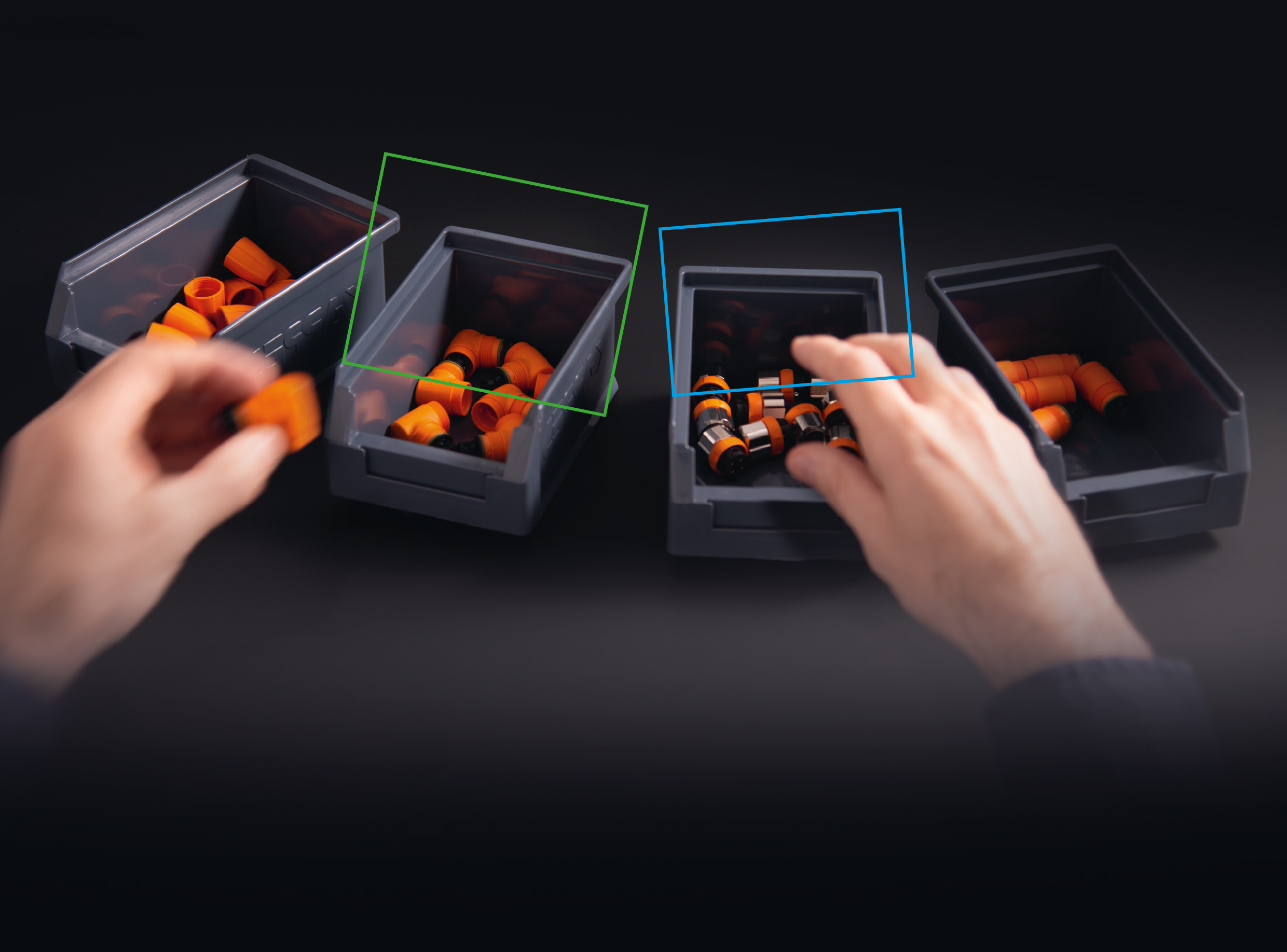 Digitale Ordnung statt Papierstapel 12 Mit einer optischen 2D/3D-Kamera identifiziert IFM Mate die Hände des Werkers und erkennt so, ob beispielsweise in eine Box gegriffen wurde oder nicht. Die Erkennung der Hand, die auf leistungsfähiger Deep-Learning-Technologie basiert, ist zentraler Bestandteil des Systems.