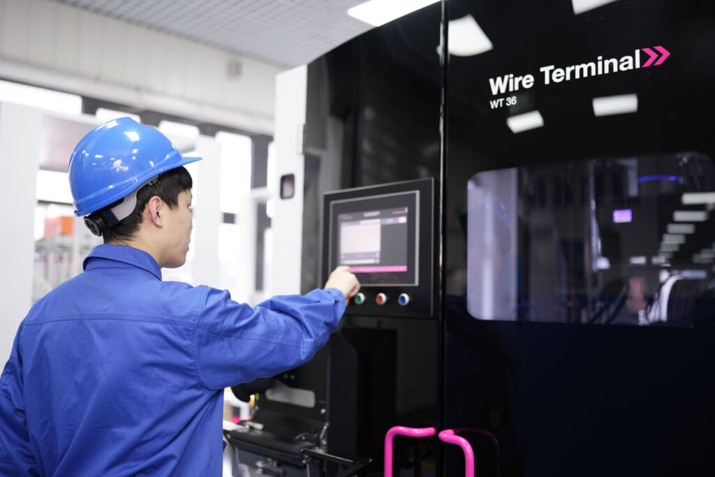 Digitale Exzellenz in China 1 Chinas Industrie im Wandel: Wie Prozesse durchgängig digital werden.