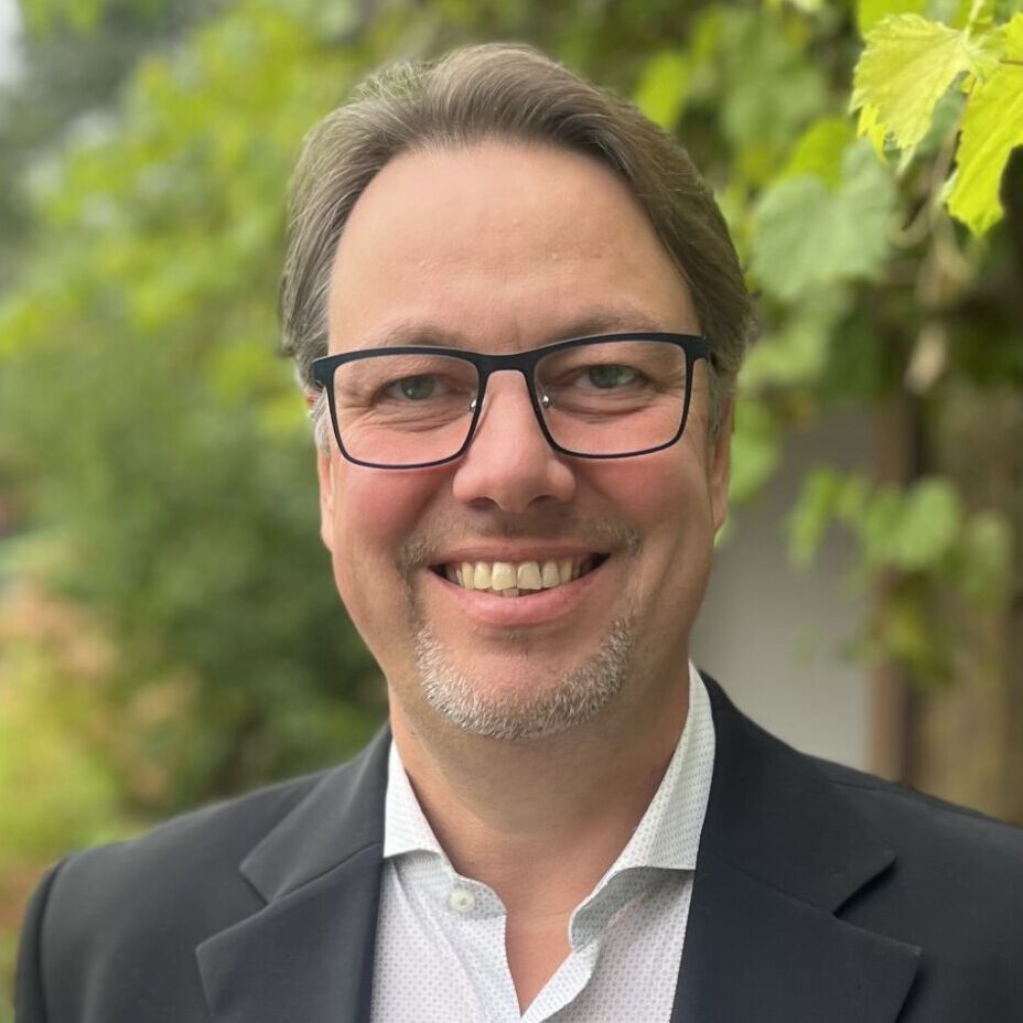 Hybridleitungen reduzieren Aufwand, Kosten und Störanfälligkeit 3 "Unser Anspruch ist es, Anforderungen vorauszudenken und Lösungen bereitzustellen, die langfristige Vorteile schaffen." Christian Preiß, Lapp