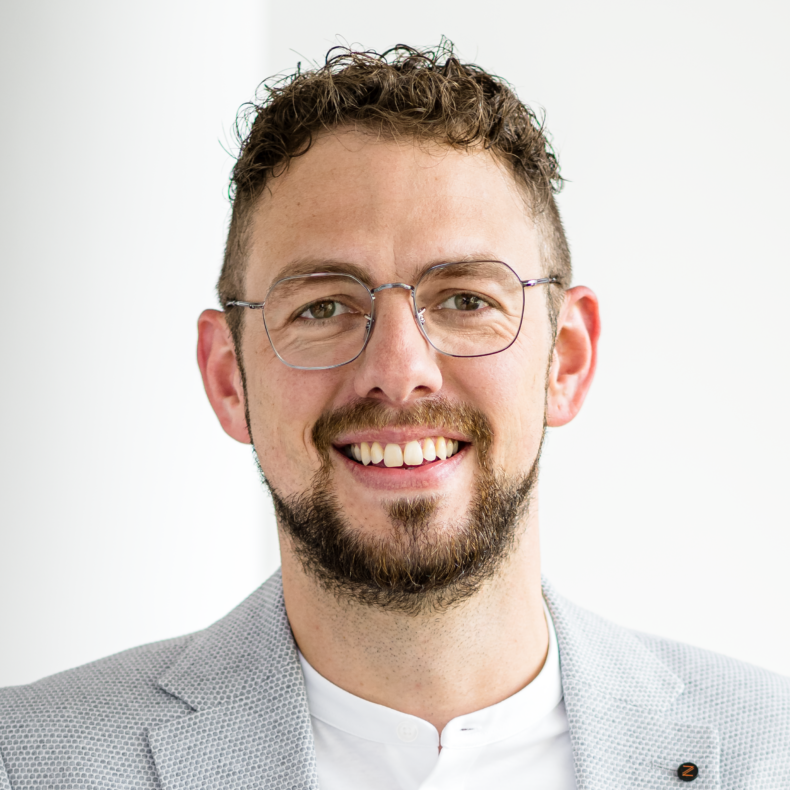 "Virtuelle Maschinen k&ouml;nnen zentral 
aktualisiert werden - das spart Aufwand und Kosten."
Daniel Kerkhoff
Beckhoff