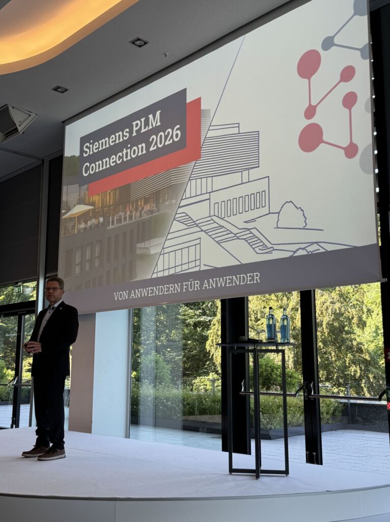 KI prägt die PLM-Community – Zahlen und Keynotes im Rückblick 1 Tim Behnke, 1. Vorsitzender der PLM Benutzergruppe e.V., begrüßte alle Teilnehmer zur Siemens PLM Connection 2026 in Seeheim